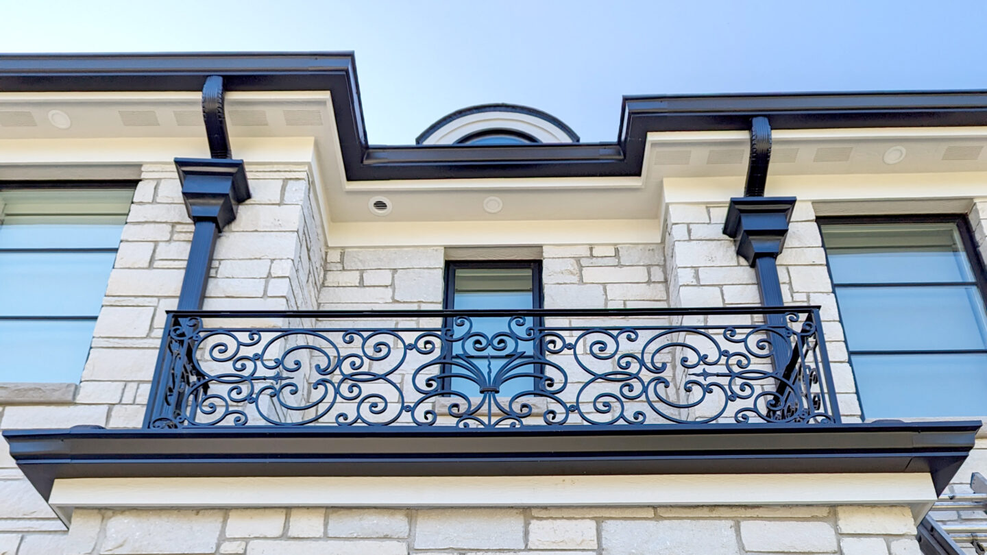 B18 - Balcony in Elmhurst