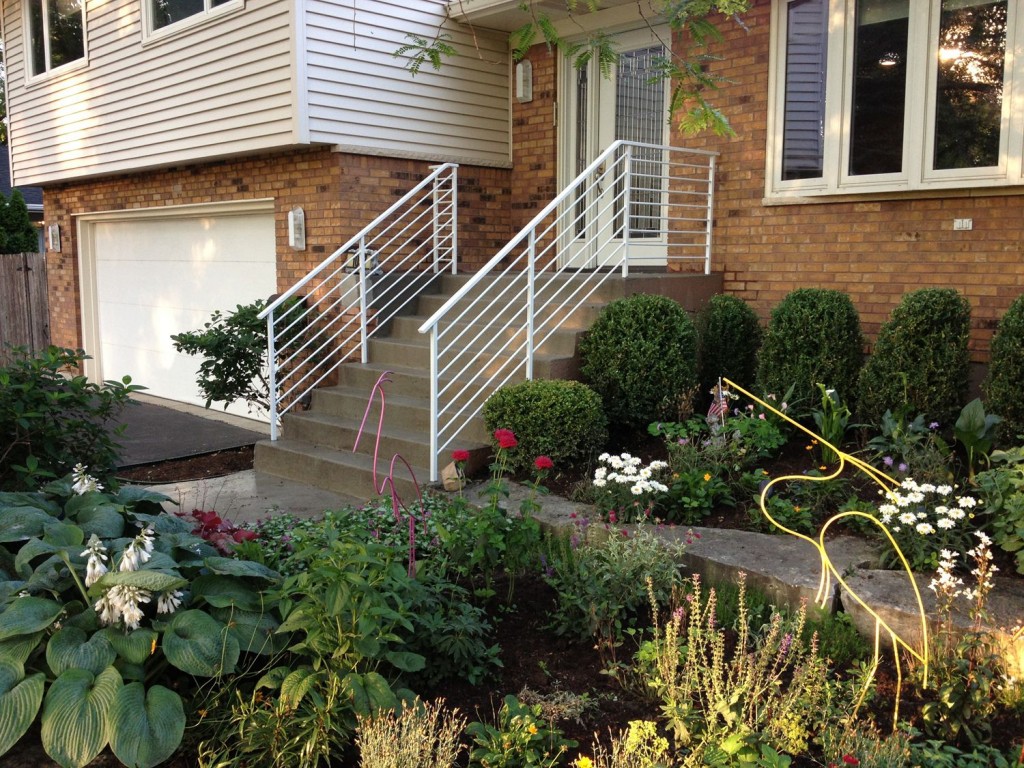 Deerfield Exterior Round Bar Railing | Signature Metal Works