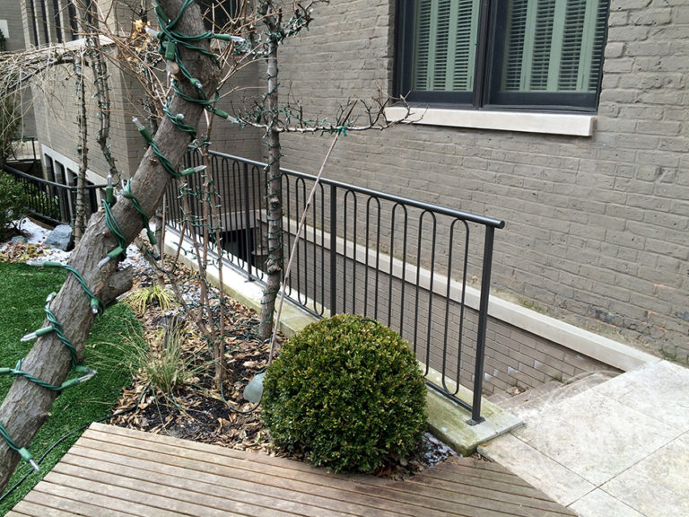 custom-outdoor-wicker-park-rail