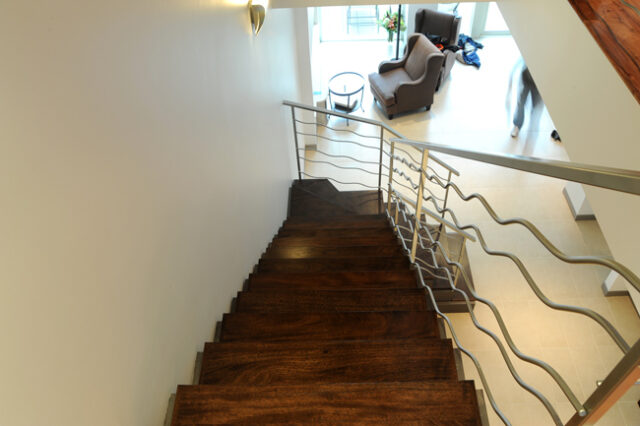custom-wavy-railing