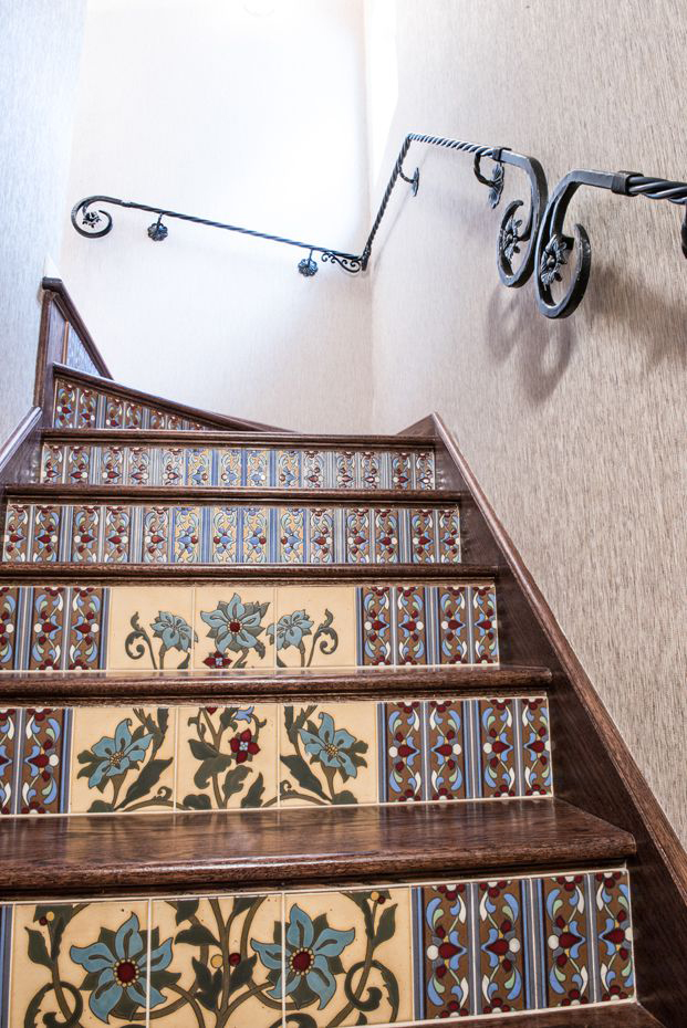 Looking for custom French Country scroll handrails? Signature Metal Works