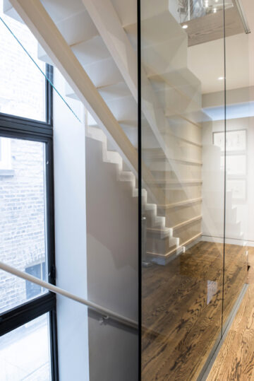 vertical-glass-railing